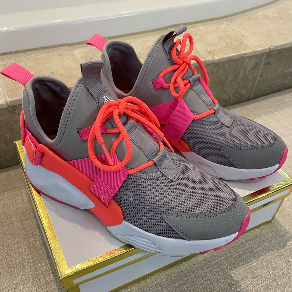 Nike Air Huarache City Low 9.5